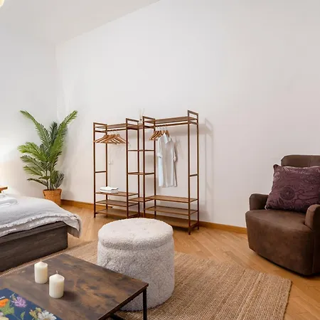 High-end In Center Apartment *