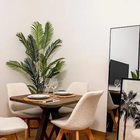 High-end In Center Apartment *